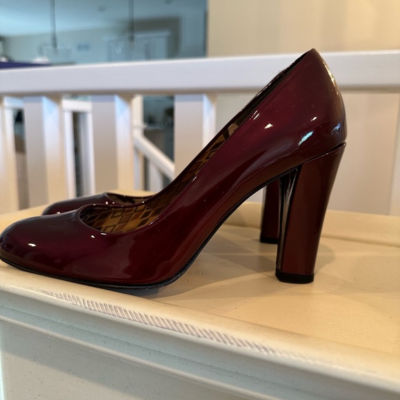 Stuart Weitzman Brick Red/Ruby Red Patent Leather Pumps - Picture 9 of 11